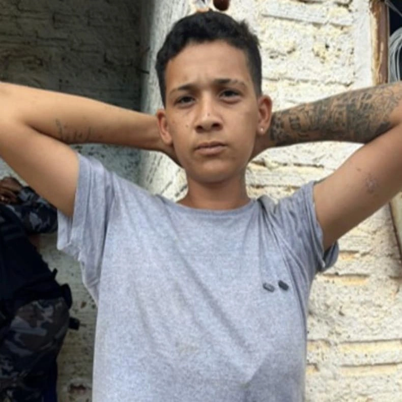 Foragida identificada como Camilona, apontada como executora do crime