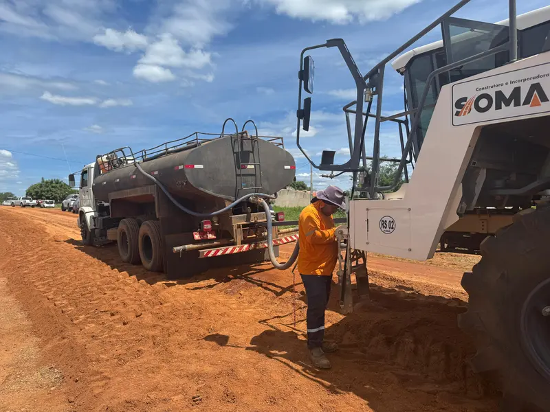 Governador assina ordens de serviço e inaugura obras em Caridade do Piauí