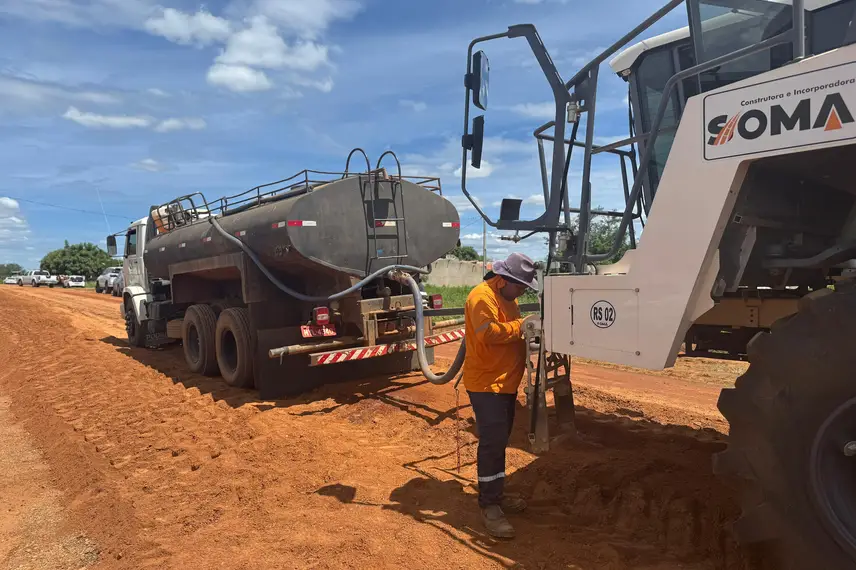 Governador assina ordens de serviço e inaugura obras em Caridade do Piauí Governador assina ordens de serviço e inaugura obras em Caridade do Piauí