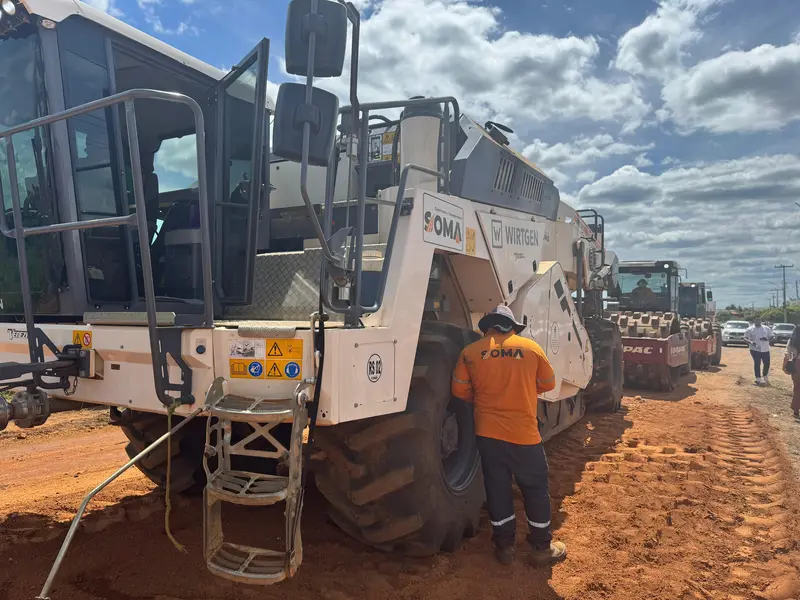 Governador assina ordens de serviço e inaugura obras em Caridade do Piauí