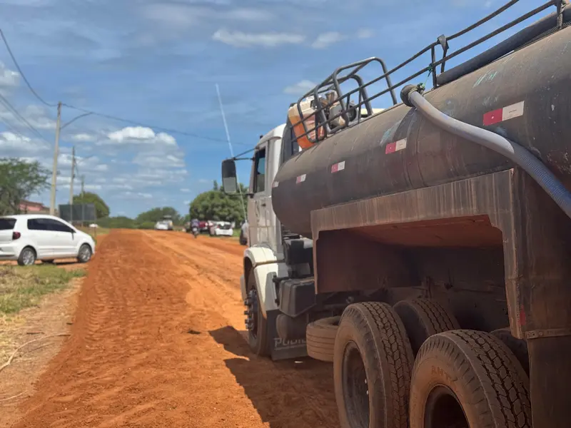 Governador assina ordens de serviço e inaugura obras em Caridade do Piauí