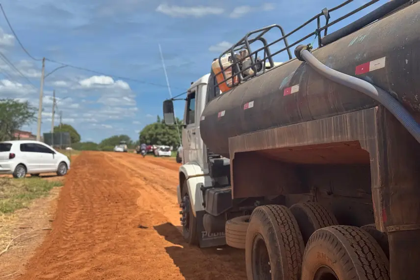 Governador assina ordens de serviço e inaugura obras em Caridade do Piauí Governador assina ordens de serviço e inaugura obras em Caridade do Piauí
