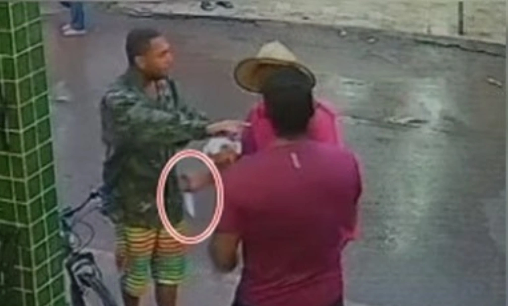 Homem tem faca cravada nas costas durante briga em lanchonete no Distrito Federal