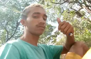 Jovem é assassinado a facadas após ter casa invadida em José de Freitas (Foto: Reprodução)