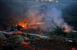 Motorista de caminhão morre carbonizado em acidente na BR-316, em Picos (Foto: Reprodução / PRF)