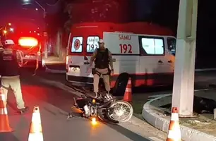 Mulher morre após colidir motocicleta contra poste em Parnaíba (Foto: Reprodução/Click Parnaíba)