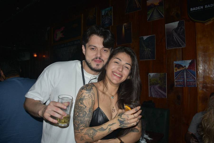 Noite de rock no Locomotiva Irish Pub agita jovens na zona Leste de Teresina