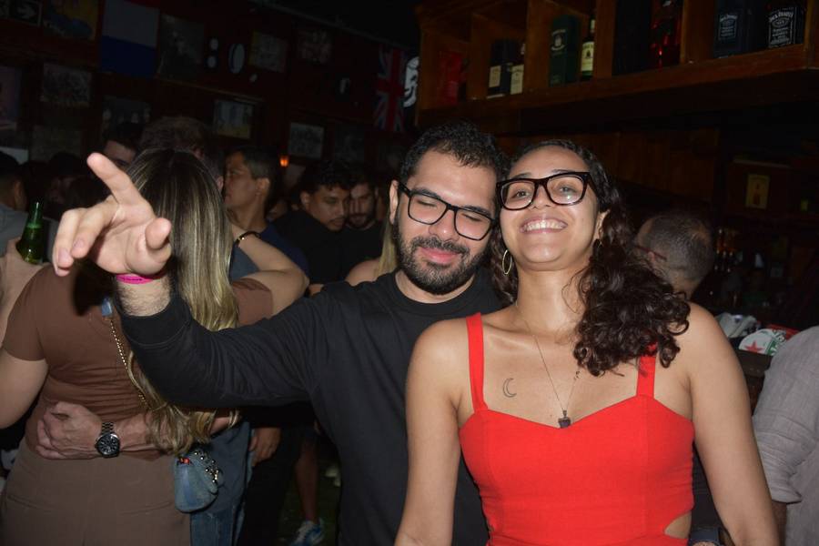 Noite de rock no Locomotiva Irish Pub agita jovens na zona Leste de Teresina