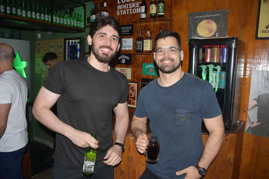 Noite de rock no Locomotiva Irish Pub agita jovens na zona Leste de Teresina