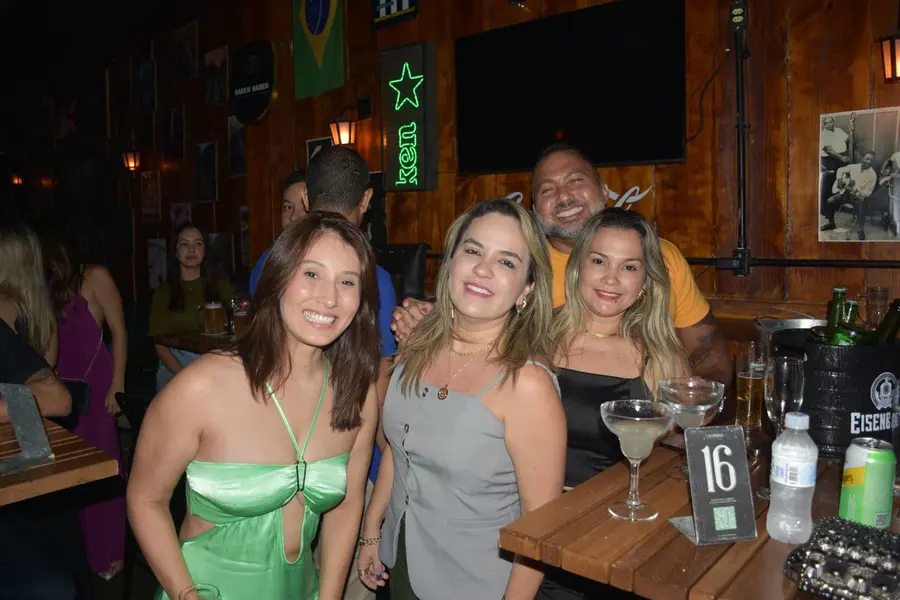 Noite de rock no Locomotiva Irish Pub agita jovens na zona Leste de Teresina