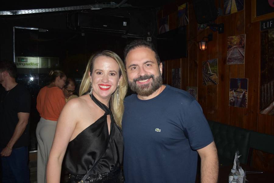 Noite de rock no Locomotiva Irish Pub agita jovens na zona Leste de Teresina