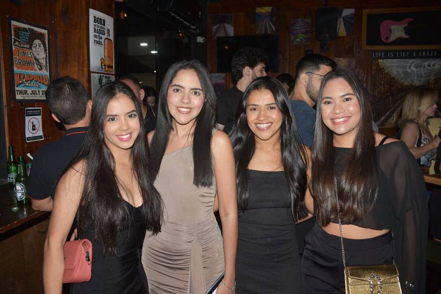 Noite de rock no Locomotiva Irish Pub agita jovens na zona Leste de Teresina