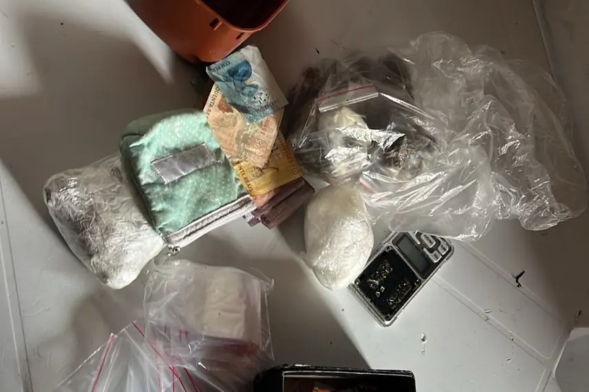 Operação do DENARC em Teresina prende quatro e apreende drogas e armas de fogo