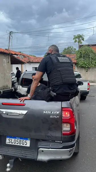 Operação do DENARC em Teresina prende quatro e apreende drogas e armas de fogo