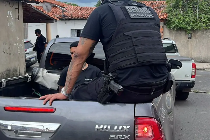 Operação do DENARC em Teresina prende quatro e apreende drogas e armas de fogo