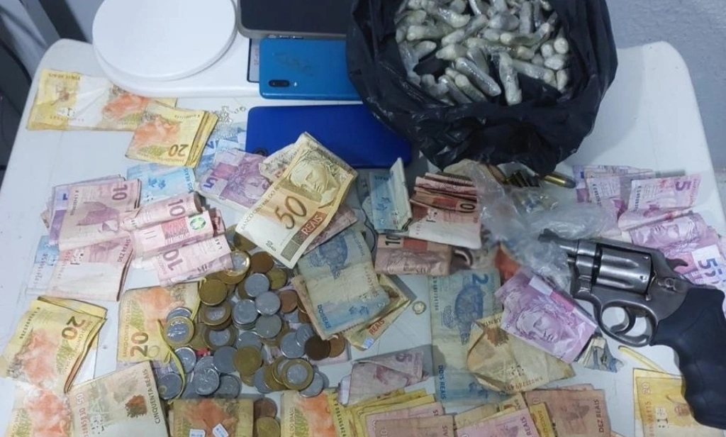 Pai e filho membros de organização no tráfico de drogas são presos em Água Branca