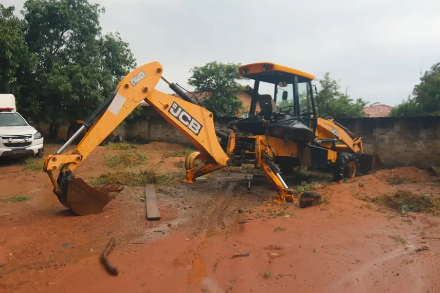 Precariedade e abandono nas instalações e equipamentos deixados pela antiga gestão de Eliseu Martins Precariedade e abandono nas instalações e equipamentos deixados pela antiga gestão de Eliseu Martins
