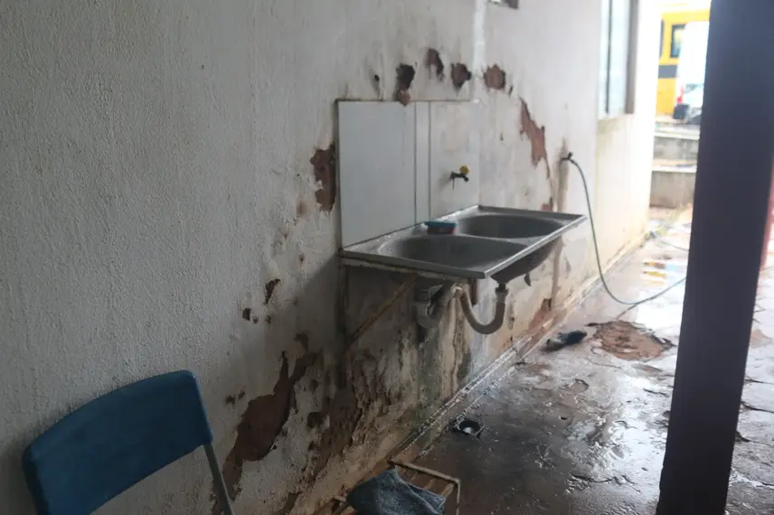 Precariedade e abandono nas instalações e equipamentos deixados pela antiga gestão de Eliseu Martins Precariedade e abandono nas instalações e equipamentos deixados pela antiga gestão de Eliseu Martins