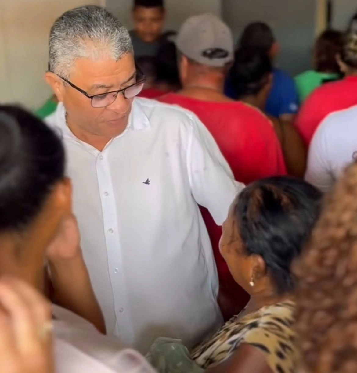 Prefeito de Manoel Emídio realiza distribuição de alimentos da agricultura familiar