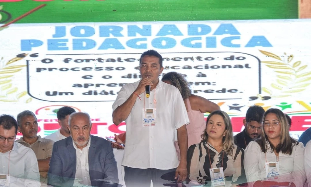 Prefeito de Porto participa da Jornada Pedagógica e anuncia bônus à professores