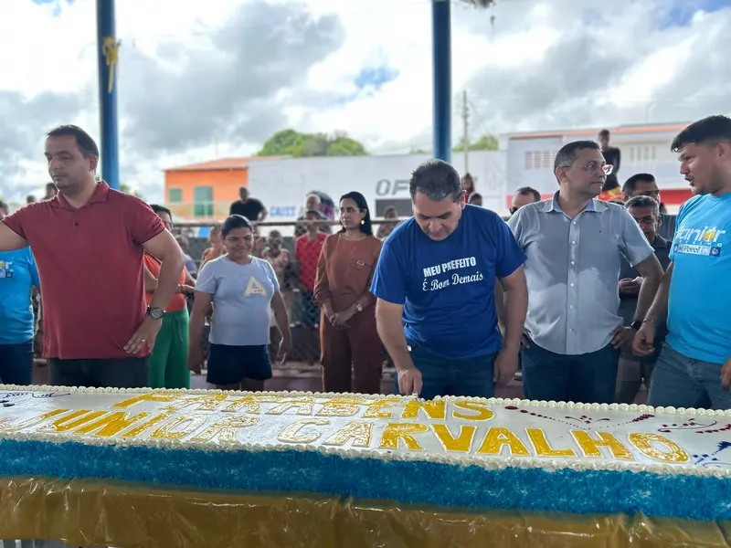 Prefeito Júnior Carvalho celebra aniversário com distribuição de cestas básicas