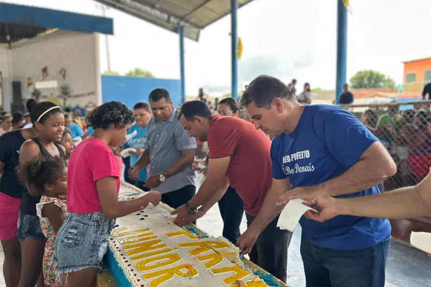 Prefeito Júnior Carvalho celebra aniversário com distribuição de cestas básicas