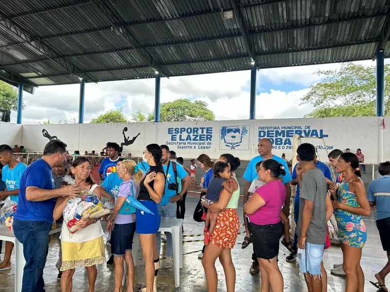 Prefeito Júnior Carvalho celebra aniversário com distribuição de cestas básicas