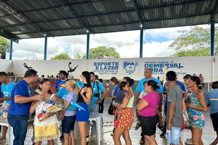 Prefeito Júnior Carvalho celebra aniversário com distribuição de cestas básicas Prefeito Júnior Carvalho celebra aniversário com distribuição de cestas básicas
