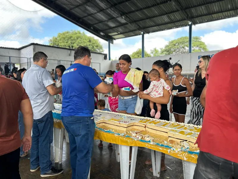 Prefeito Júnior Carvalho celebra aniversário com distribuição de cestas básicas