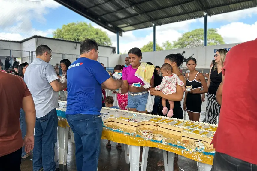 Prefeito Júnior Carvalho celebra aniversário com distribuição de cestas básicas Prefeito Júnior Carvalho celebra aniversário com distribuição de cestas básicas