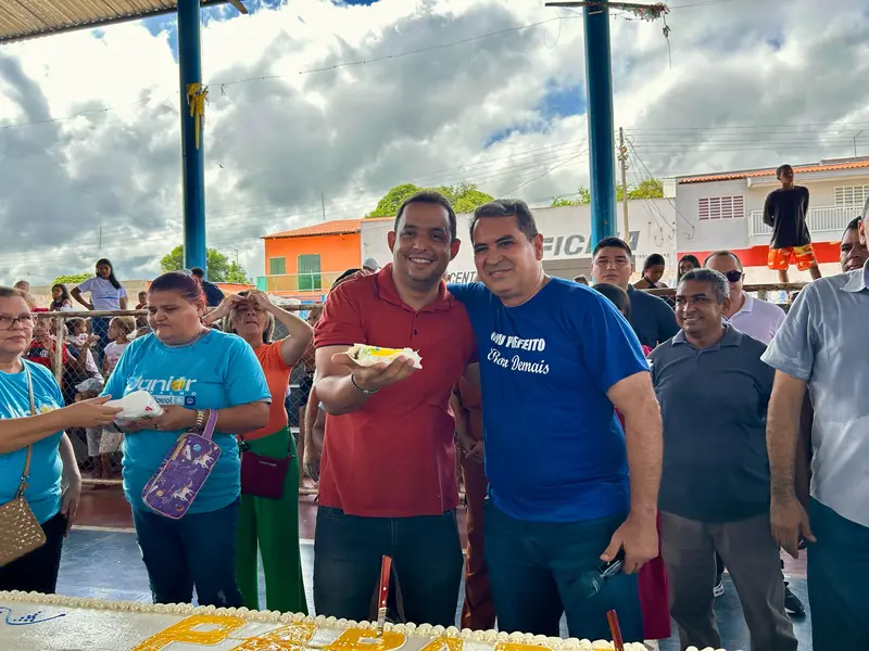 Prefeito Júnior Carvalho celebra aniversário com distribuição de cestas básicas
