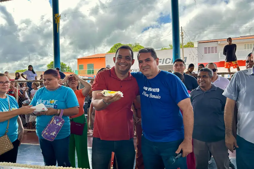 Prefeito Júnior Carvalho celebra aniversário com distribuição de cestas básicas