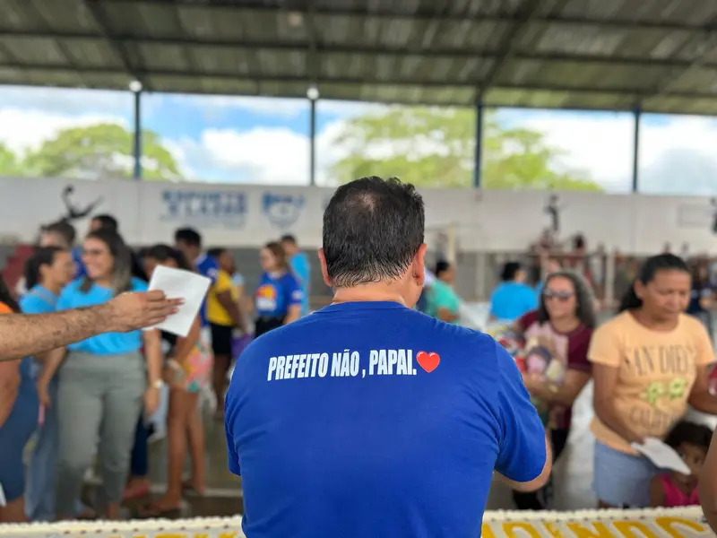 Prefeito Júnior Carvalho celebra aniversário com distribuição de cestas básicas