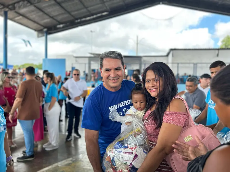 Prefeito Júnior Carvalho celebra aniversário com distribuição de cestas básicas