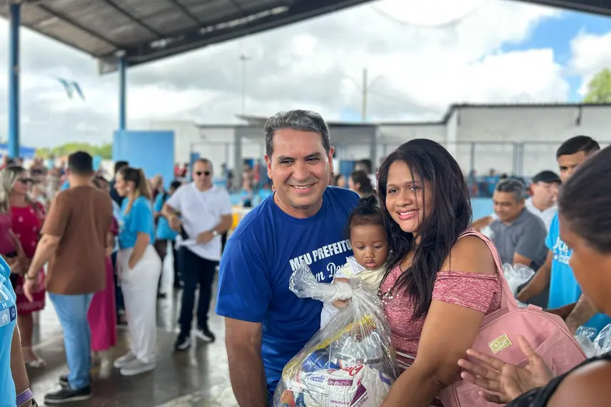 Prefeito Júnior Carvalho celebra aniversário com distribuição de cestas básicas