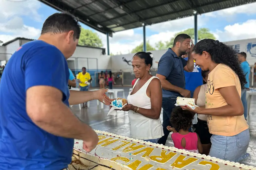 Prefeito Júnior Carvalho celebra aniversário com distribuição de cestas básicas Prefeito Júnior Carvalho celebra aniversário com distribuição de cestas básicas