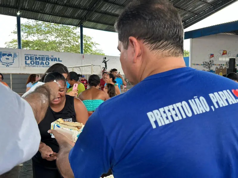 Prefeito Júnior Carvalho celebra aniversário com distribuição de cestas básicas