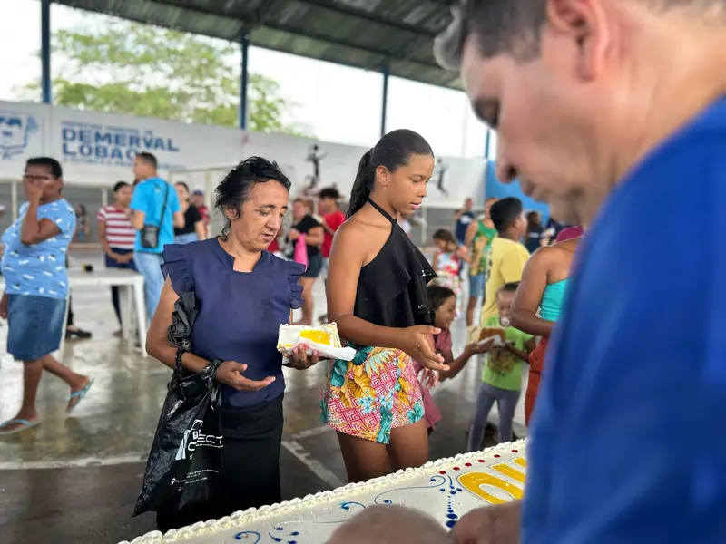 Prefeito Júnior Carvalho celebra aniversário com distribuição de cestas básicas