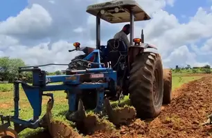Prefeitura de Simplício Mendes  oferece aração gratuita para produtores (Foto: Reprodução - Redes Sociais)
