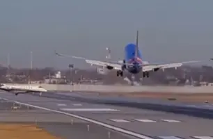 Quase acidente em Chicago: Boeing 737 arremete para evitar colisão com jato (Foto: Reprodução)