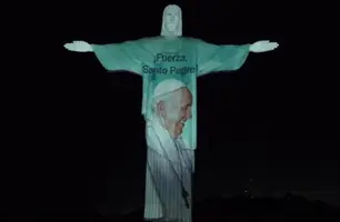 Santuário Cristo Redentor/Divulgação (Foto: Cristo Redentor recebe projeção em imagens do papa Francisco)