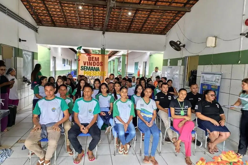 Secretarias de Curralinhos promovem roda de conversa sobre saúde mental e prevenção em escola