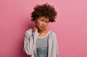 Sem causa específica, fibromialgia pode surgir pelo estresse e outros “gatilhos” (Foto: Reprodução)