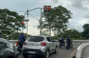 Semáforo - Ponte Metálica (Teresina e Timon) (Foto: Pedro Melo/Conecta Piauí)