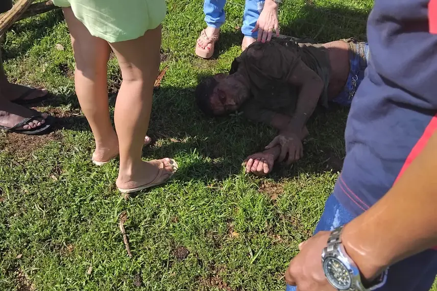 Três pessoas ficam feridas após caminhonete capotar em Esperantina Três pessoas ficam feridas após caminhonete capotar em Esperantina