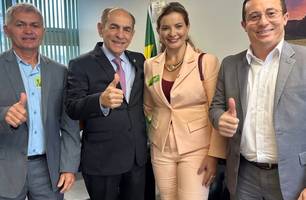 Vereador Dandim, Senador Marcelo Castro, Prefeita Laura Rosa e líder Júnior Percy (Foto: Reprodução/Redes sociais) Vereador Dandim, Senador Marcelo Castro, Prefeita Laura Rosa e líder Júnior Percy (Foto: Reprodução/Redes sociais)