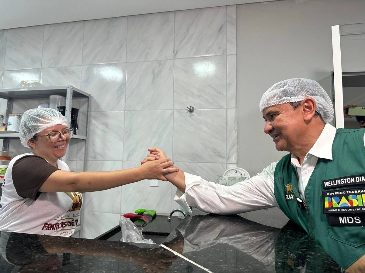 Wellington Dias lança programa social e visita áreas afetadas pela chuva em Picos