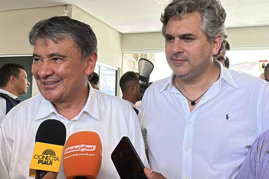 Wellington Dias lança programa social e visita áreas afetadas pela chuva em Picos Wellington Dias lança programa social e visita áreas afetadas pela chuva em Picos