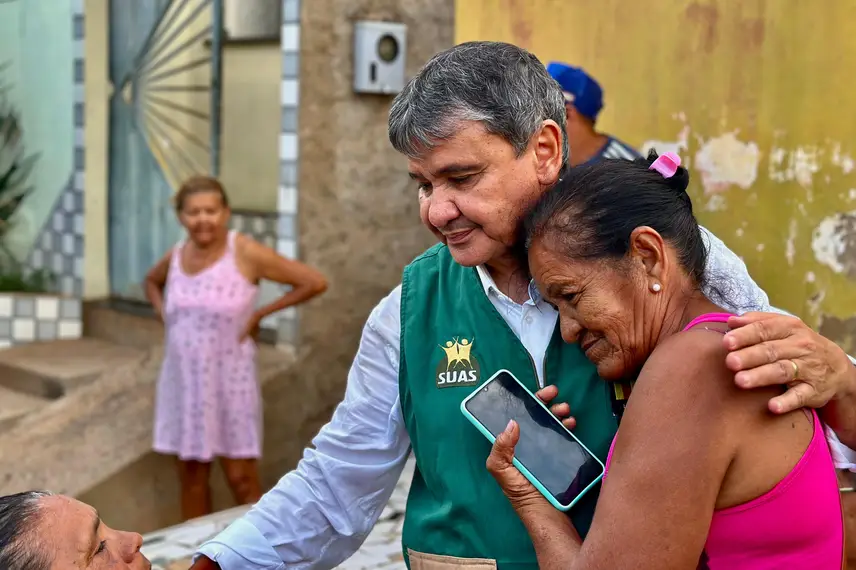 Wellington Dias lança programa social e visita áreas afetadas pela chuva em Picos Wellington Dias lança programa social e visita áreas afetadas pela chuva em Picos