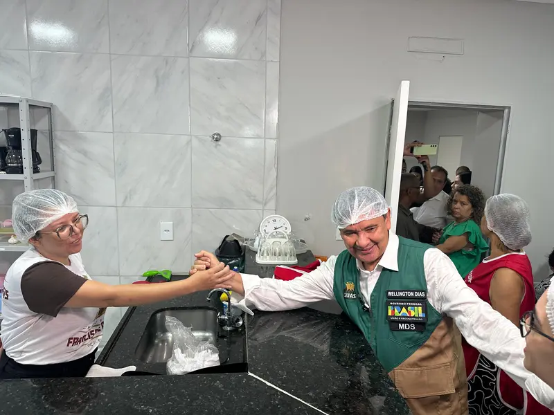 Wellington Dias lança programa social e visita áreas afetadas pela chuva em Picos